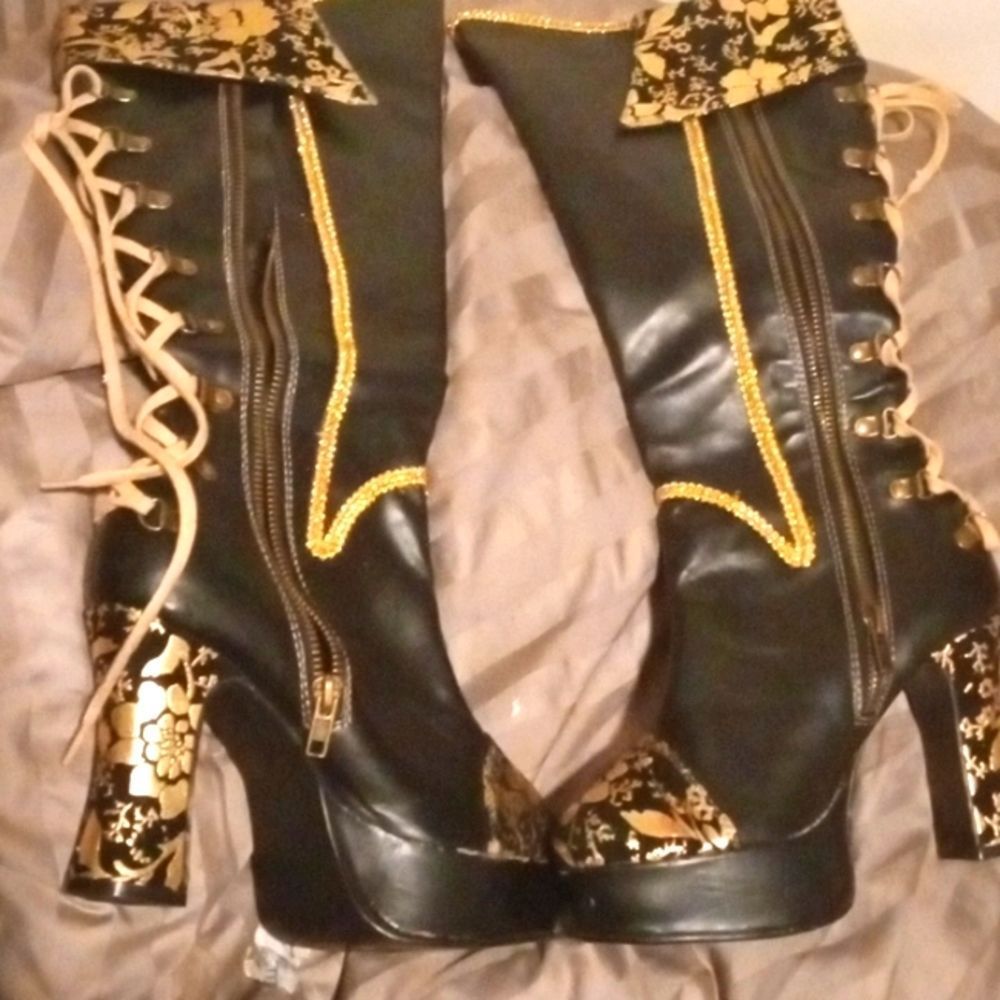 Super nice ladies boots